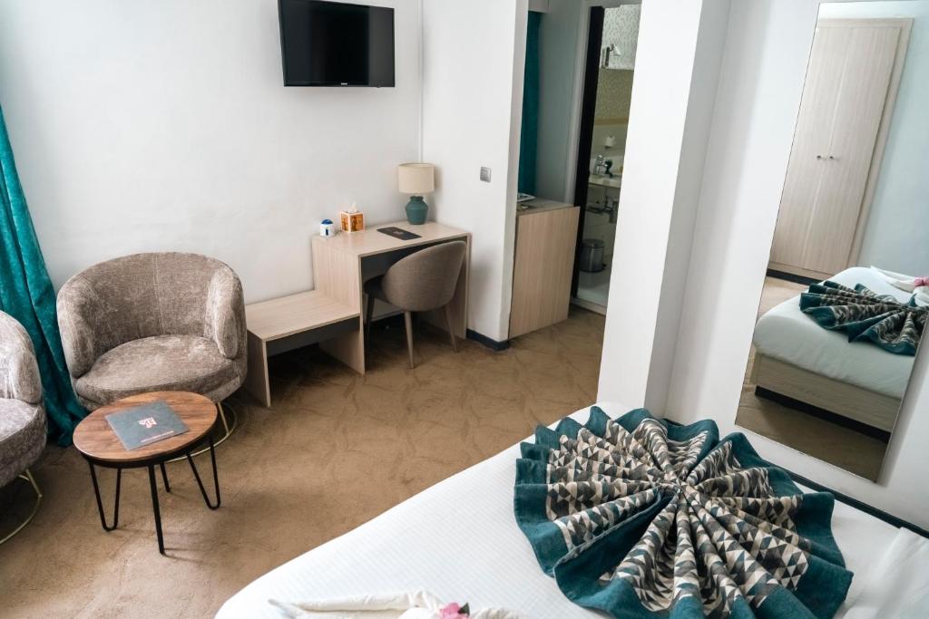 HOTEL NINA